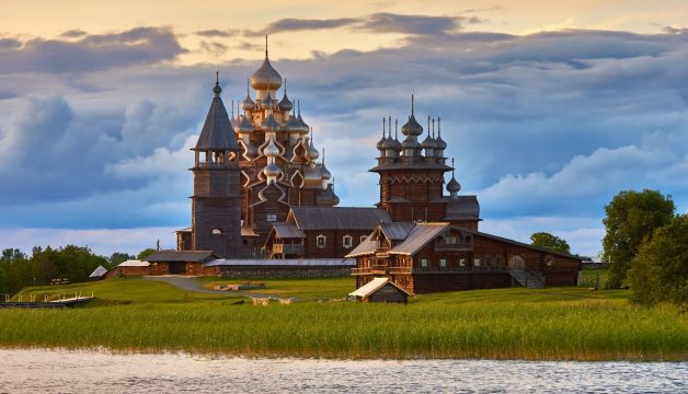 Туры по России на поезде 2023 - куда поехать? Кижи. Интересные места, программы туров.